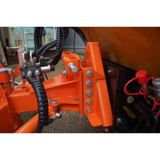 V-образный отвал SBV_MM-670-1650 для коммунальных машин