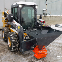 Пескоразбрасыватель DMD_SS-300 для мини-погрузчика